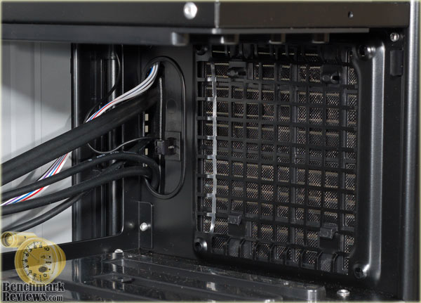 Antec_Mini_P180_Bot_Fan_Gri.jpg