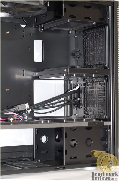 Antec_Mini_P180_Inside_Driv.jpg