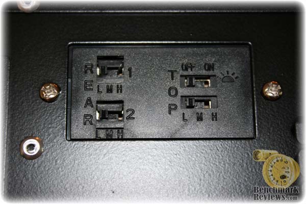 antec_1200_fanswitch.jpg