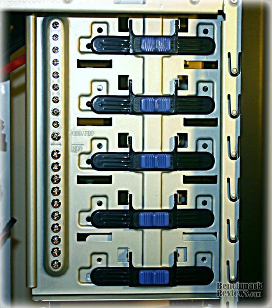 cm690_nvidia_525_bays.jpg