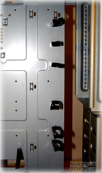 cm690_nvidia_cable-clips.jpg