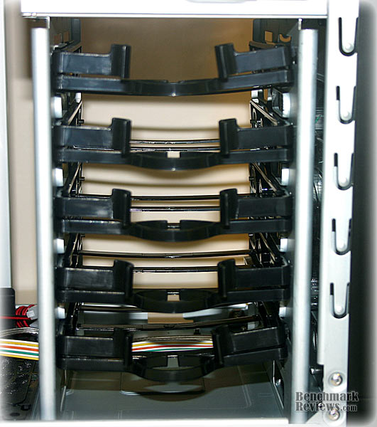cm690_nvidia_hdd_bays.jpg