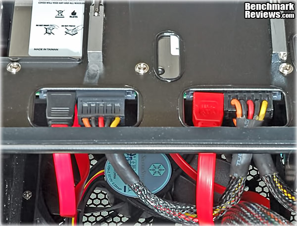 SilverStone_Grandia_GD07_HTPC_Case_2.5_Drive_Connection.jpg