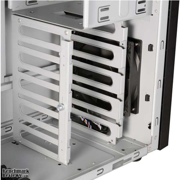 LanCool_PC-K56W-B_HDD_Bay.jpg
