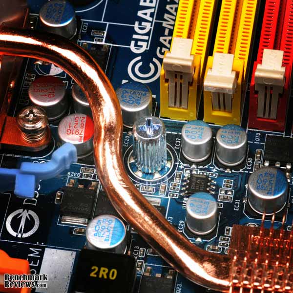 LanCool_PC-K56W-B_MB_Thumbscrew.jpg