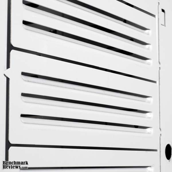 LanCool_PC-K56W-B_Optical_Bay_Co.jpg