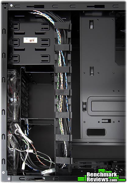 Lancool_PC-K63_Computer_Case_Cable_Routing.jpg