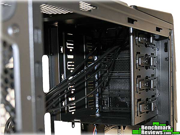 cooler_master_storm_enforcer_525_bay_interior.jpg
