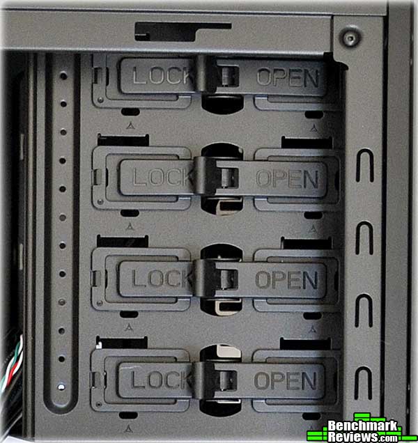 cooler_master_storm_enforcer_525_locks.jpg