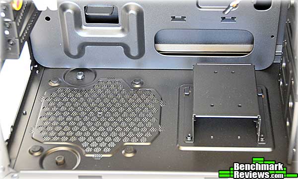 cooler_master_storm_enforcer_power_supply_area.jpg