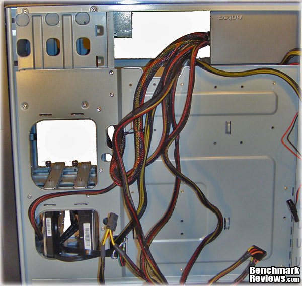 Antec_SonataIV_Exterior_CablesMessy.jpg