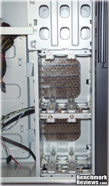 Antec_SonataIV_Interior_HDDCage.jpg