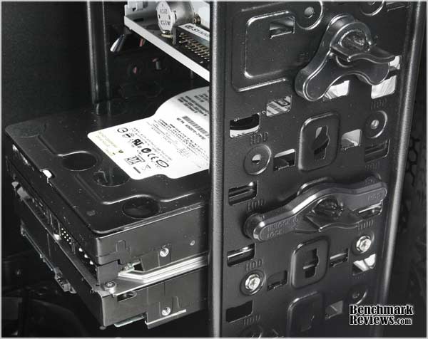 thermaltake_v3_interior_toolless.jpg