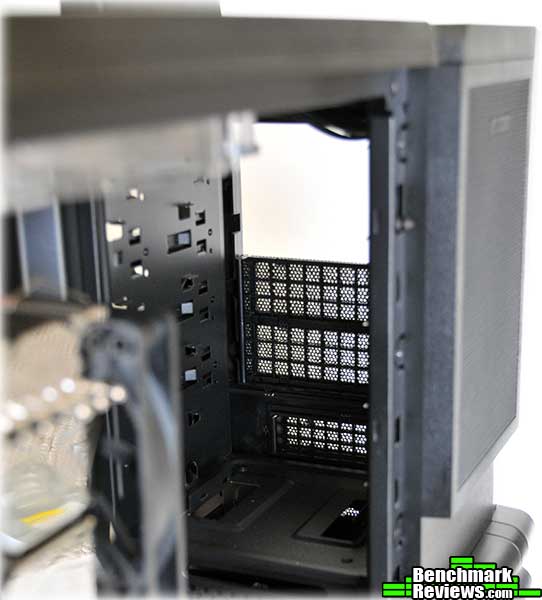 thermaltake_level_10_GT_525_bays.jpg