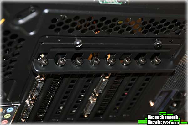 thermaltake_level_10_GT_card_secure_1.jpg