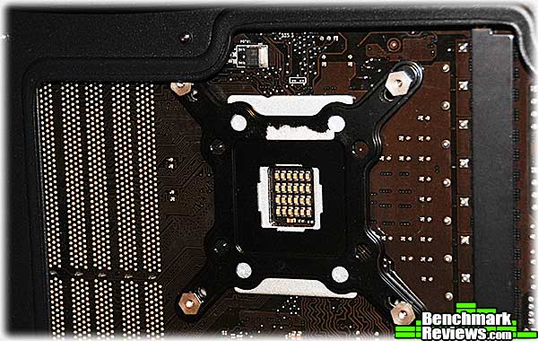 thermaltake_level_10_GT_cooler_hole.jpg