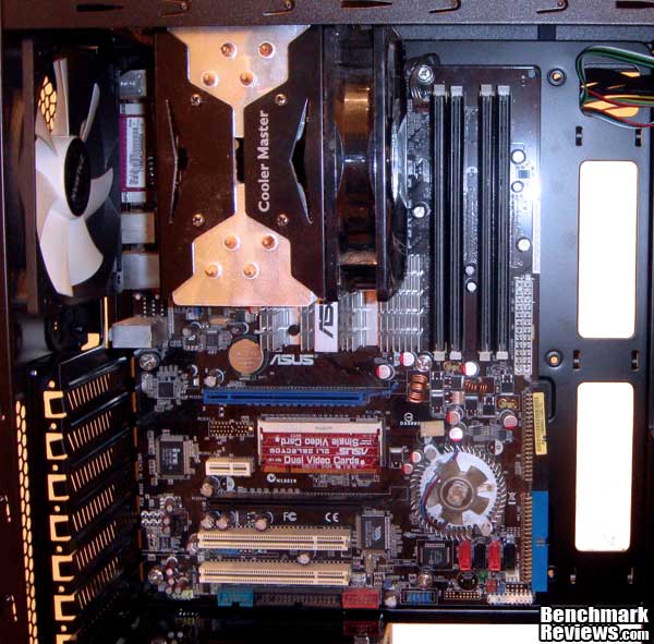 Zalman_Z9Plus_Interior_MoboInstalled.jpg