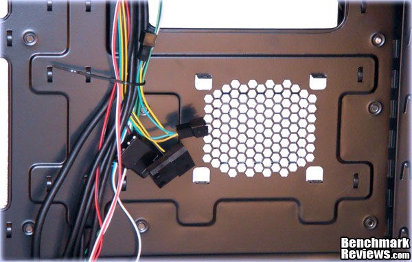 Zalman_Z9Plus_Internal_SSDTray.jpg