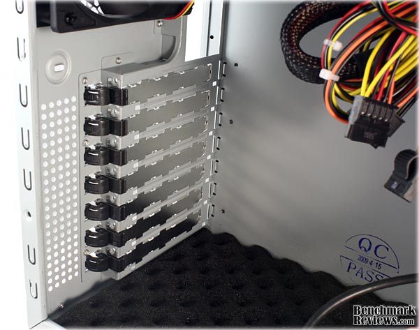 cooler_master_sileo_500_expansion_slots.jpg