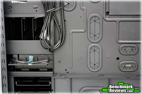 Corsair_700D_Back_Pannel1.jpg