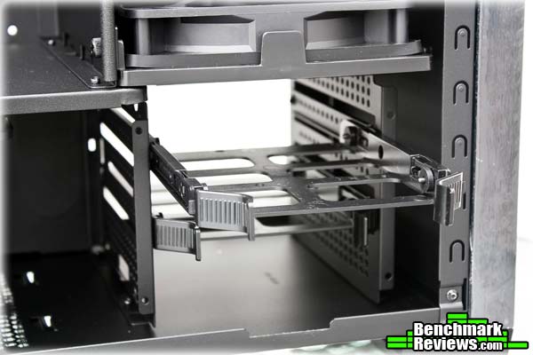 Corsair_700D_HDD_Chamber2.jpg
