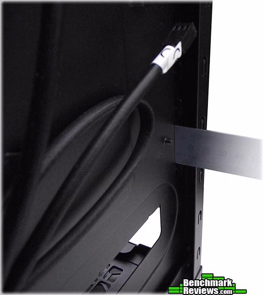 Thermaltake Overseer RX I Case Cable Clearance