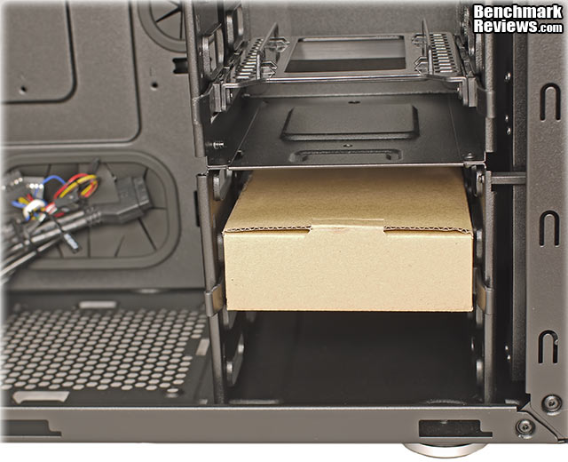 CM_Storm_Scout_2_Gaming_Case_Drive_Bays_01.jpg