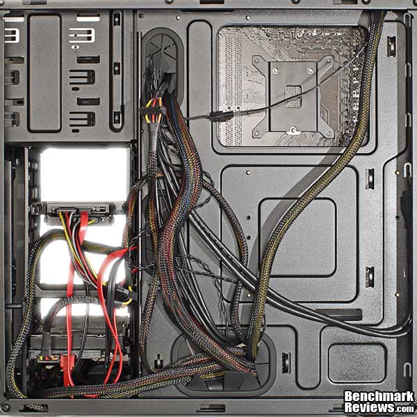 CM_Storm_Scout_2_Gaming_Case_Rear_Cables_01.jpg