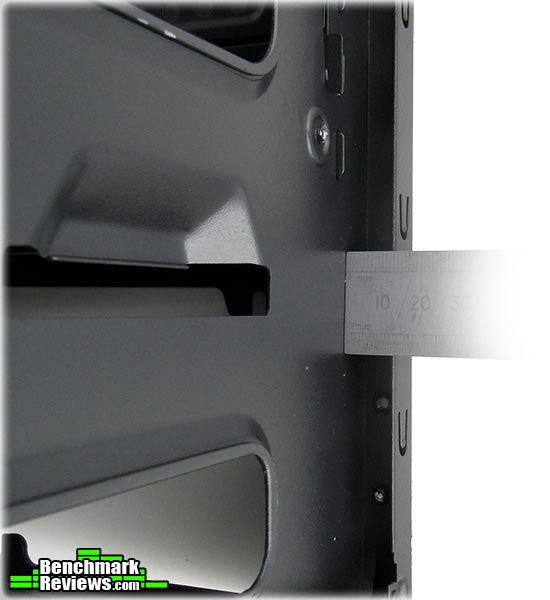 Thermaltake_Spacecraft_VF-I_Case_Cable_Clearence.jpg