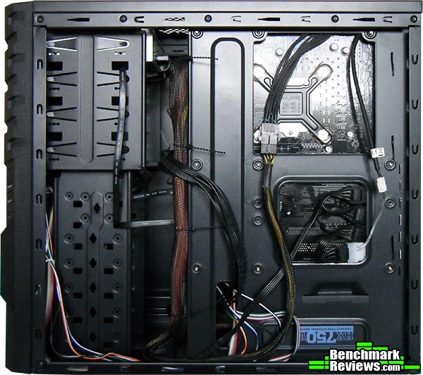 Thermaltake_Spacecraft_VF-I_Case_Cable_Management.jpg