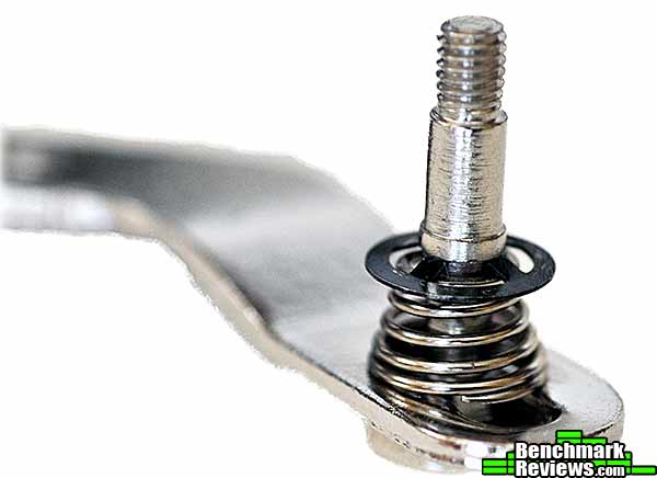 cooler_master_gemin_ii_s524_captive_screw.jpg